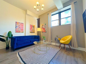 McCormick Place 420 friendly Gem on State street with optional parking for 6 people